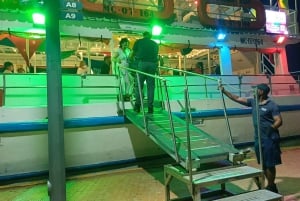 カルタヘナ：ディナーとオープン・バー付き白夜ボート・ツアー