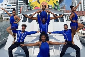 Картахена: Экскурсия на лодке 'Белая ночь' с ужином и открытым баром