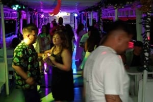 Картахена: Экскурсия на лодке 'Белая ночь' с ужином и открытым баром