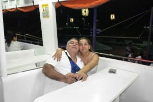 Картахена: Экскурсия на лодке 'Белая ночь' с ужином и открытым баром