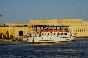 Картахена: Экскурсия на лодке 'Белая ночь' с ужином и открытым баром