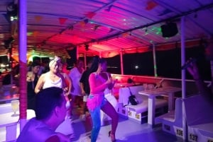 Картахена: Экскурсия на лодке 'Белая ночь' с ужином и открытым баром