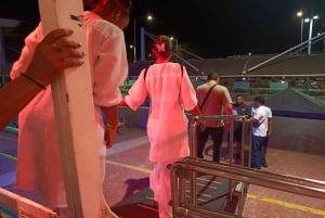 Картахена: Экскурсия на лодке 'Белая ночь' с ужином и открытым баром