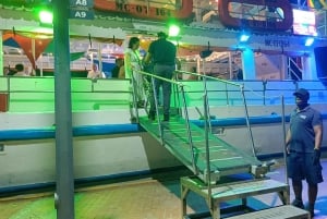 Картахена: Экскурсия на лодке 'Белая ночь' с ужином и открытым баром