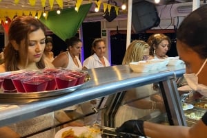 Картахена: Экскурсия на лодке 'Белая ночь' с ужином и открытым баром