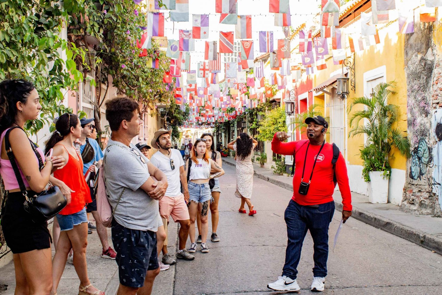 Shared Getsemani Art District Tour with Wireless Live System