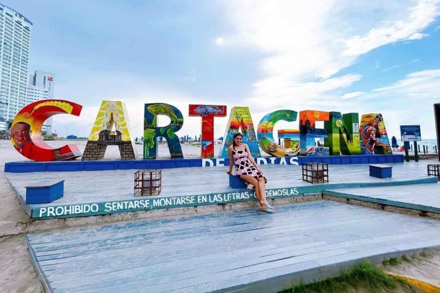 Cartegena: Panorama-Stadtrundfahrt in Chiva mit zweisprachigem Guide