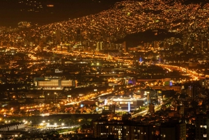 Medellín: Recorriendo el Alma de la ciudad en la tradicional Chiva Rumbera
