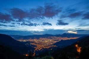 Medellín: Recorriendo el Alma de la ciudad en la tradicional Chiva Rumbera