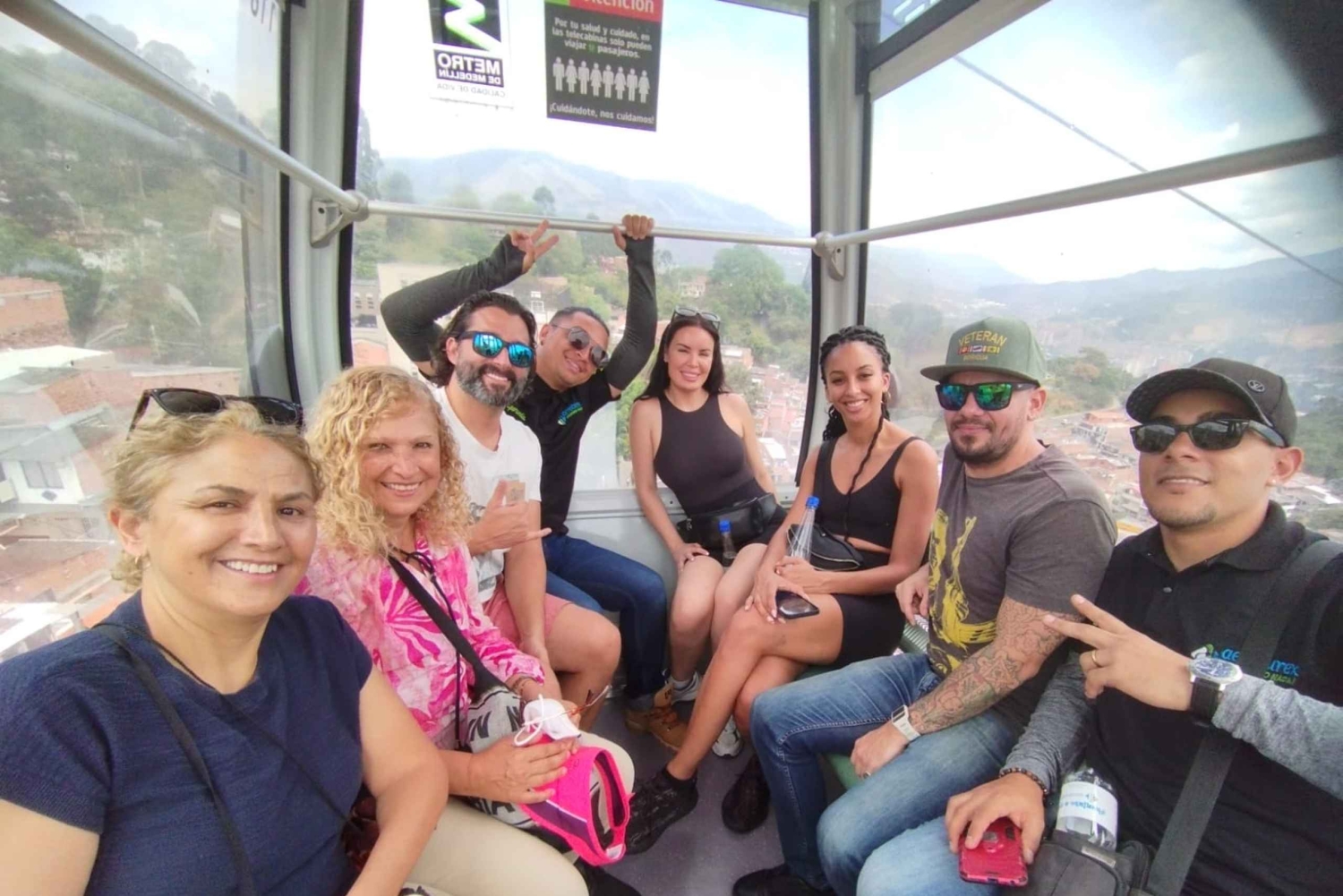 Byrundtur i Medellin med en Chiva eller en temabus