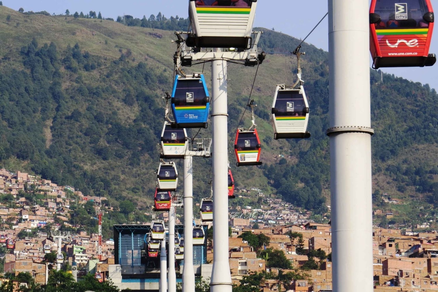 Byrundtur i Medellin med en Chiva eller en temabus