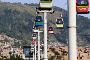 Byrundtur i Medellin med en Chiva eller en temabus