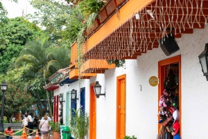 Byrundtur i Medellin med en Chiva eller en temabus