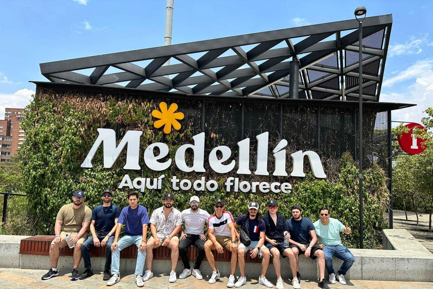 Citytour, comuna13, metro cable, botero, pueblito paisa. Privato