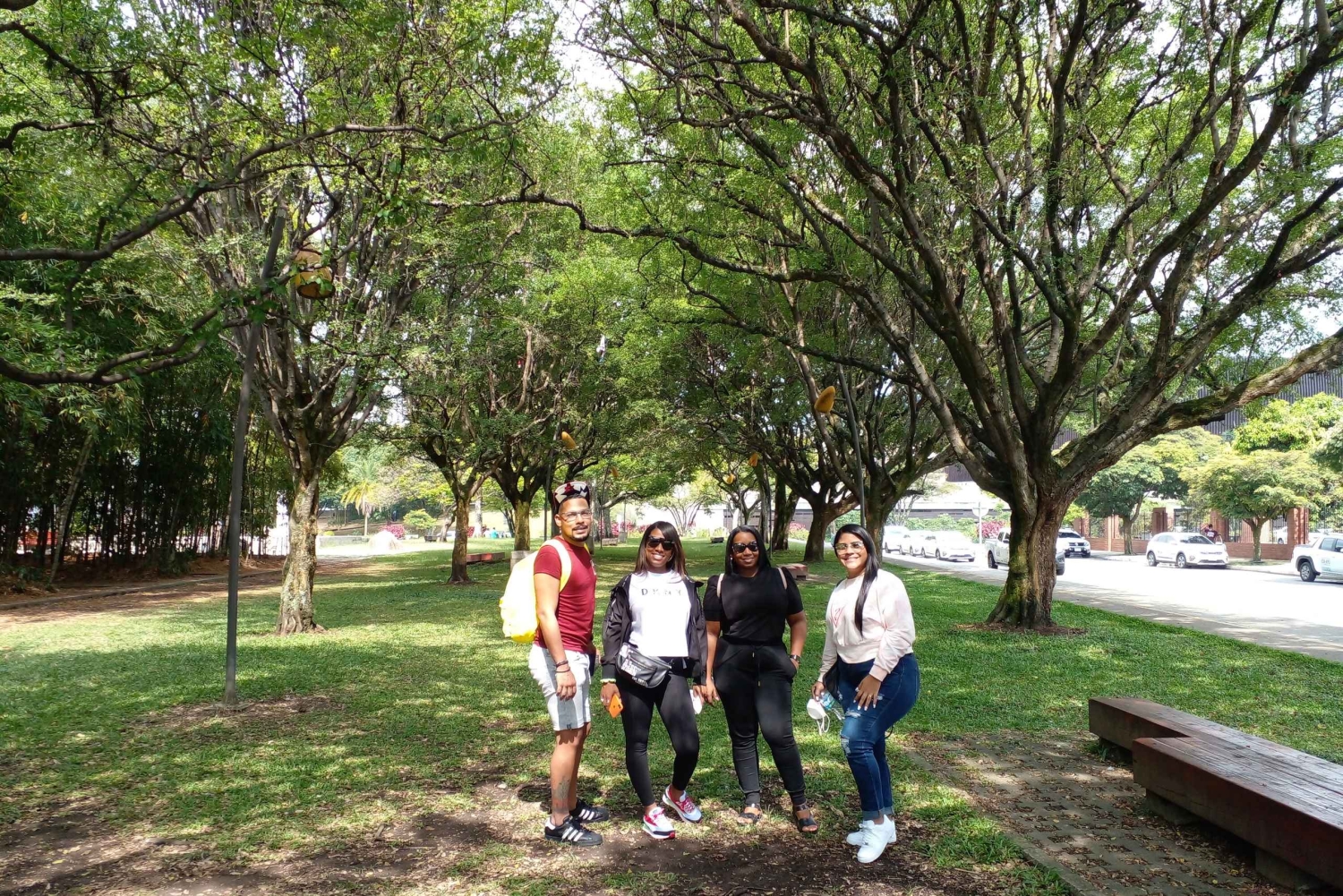 Citytour, comuna13, metro cable, botero, pueblito paisa. Privato