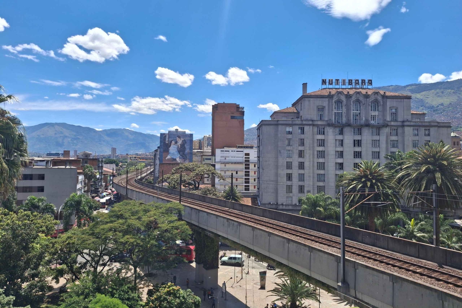 Citytour, comuna13, metro cable, botero, pueblito paisa. Privato