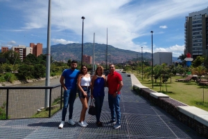 Citytour, comuna13, metro cable, botero, pueblito paisa. Privato