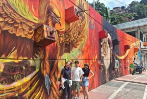 Citytour, comuna13, metro cable, botero, pueblito paisa. Privato