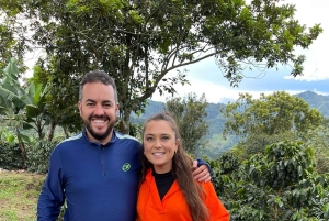 Kahvi- ja jeeppikierros Finca Mariposassa Jardínissa