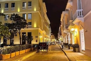 Cartagenassa: COLLONIAL HORSE DRAWN CARRIAGE by THE OLD CITY