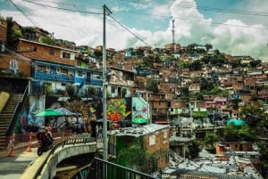 Comuna 13 Graffiti Tour, Escalators And Snacks