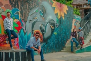 Comuna 13 Recorrido por los graffitis, escaleras mecánicas y merienda