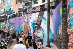 Comuna 13: Graffiti-tur & Street Food/drink med telesferic