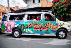 Comuna 13: Graffiti Tour com degustação, show ao vivo e galeria