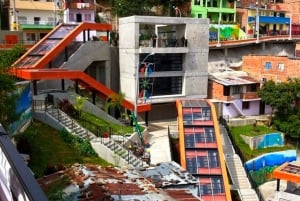 Comuna 13: Graffiti Tour com degustação, show ao vivo e galeria