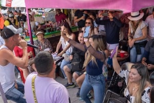 Comuna 13: Graffiti Tour com degustação, show ao vivo e galeria