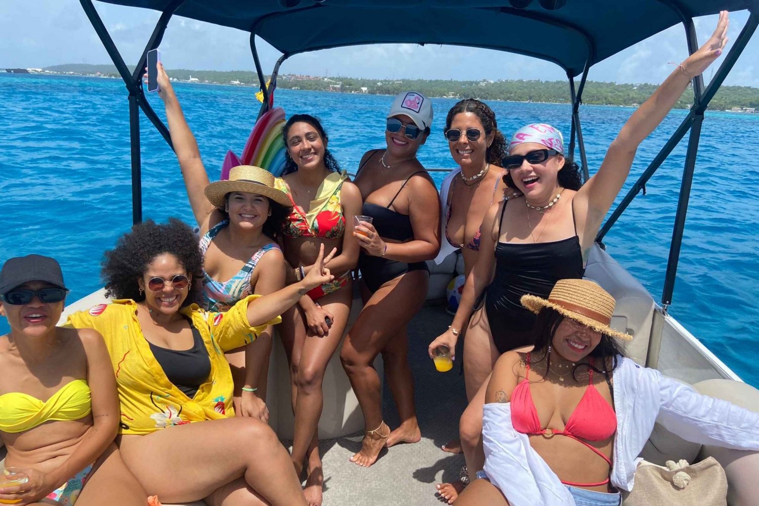 San Andrés: Excursión Privada en Barco con Paradas en Tiki Bar y Cayo Rosa