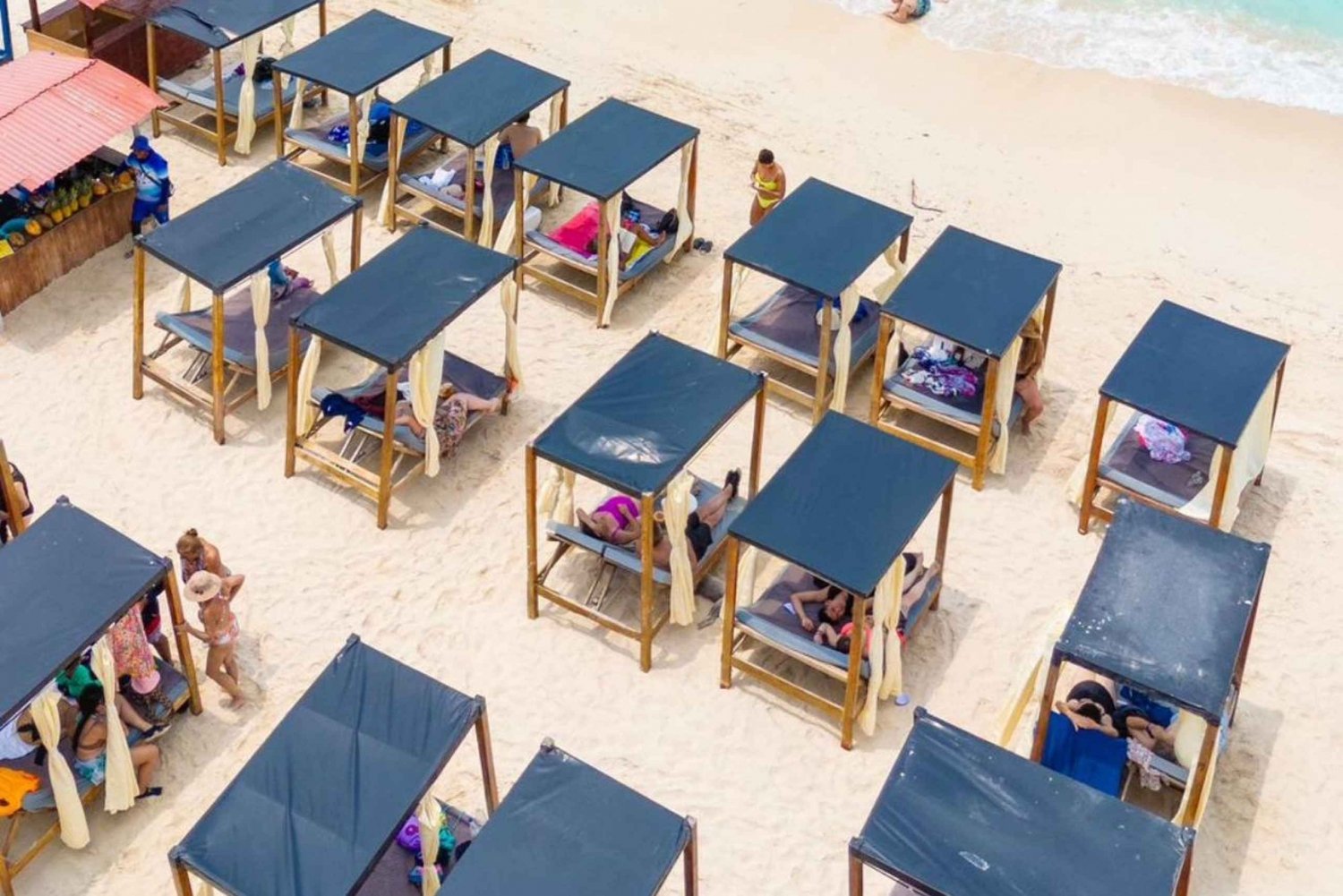 Jednodniowa wycieczka do Playa Tranquila VIP z parasolami, lunch autobusem!