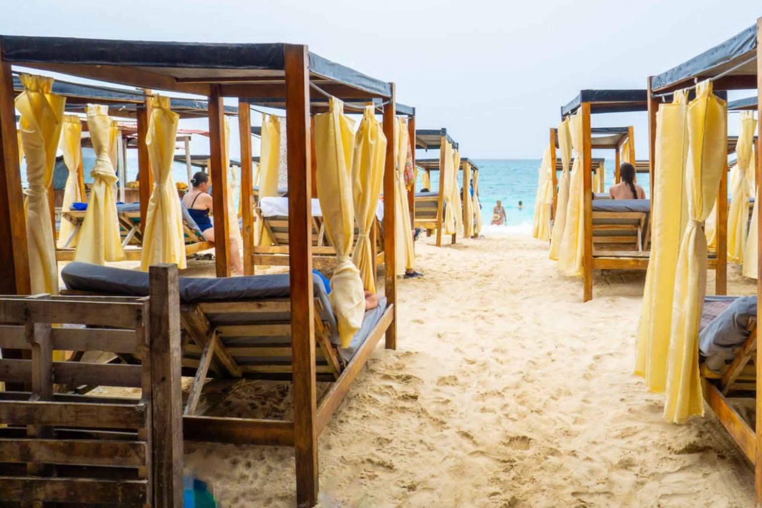 Однодневный тур в Плайя Транкила VIP с парасолями, обед в автобусе!