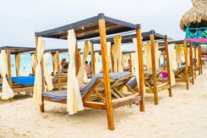 Excursion d'une journée à Playa Tranquila VIP avec parasols, déjeuner en bus !