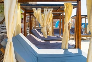 Excursion d'une journée à Playa Tranquila VIP avec parasols, déjeuner en bus !