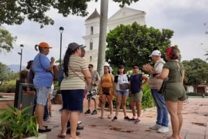 From Medellín:Horseback riding tour+Santa Fe de Antioquia visit.