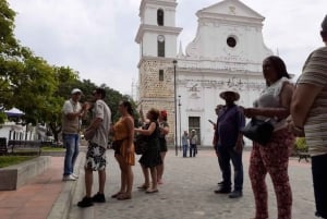 From Medellín:Horseback riding tour+Santa Fe de Antioquia visit.