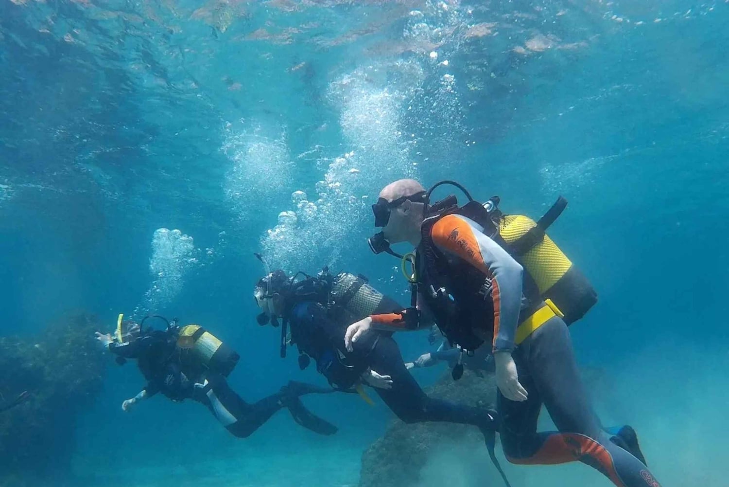 Tauchen für Anfänger zwischen Korallen und Statuen in San Andrés