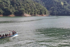 Embalse Amaní: wycieczka 1-dniowa z rejsem, kajakiem i lunchem