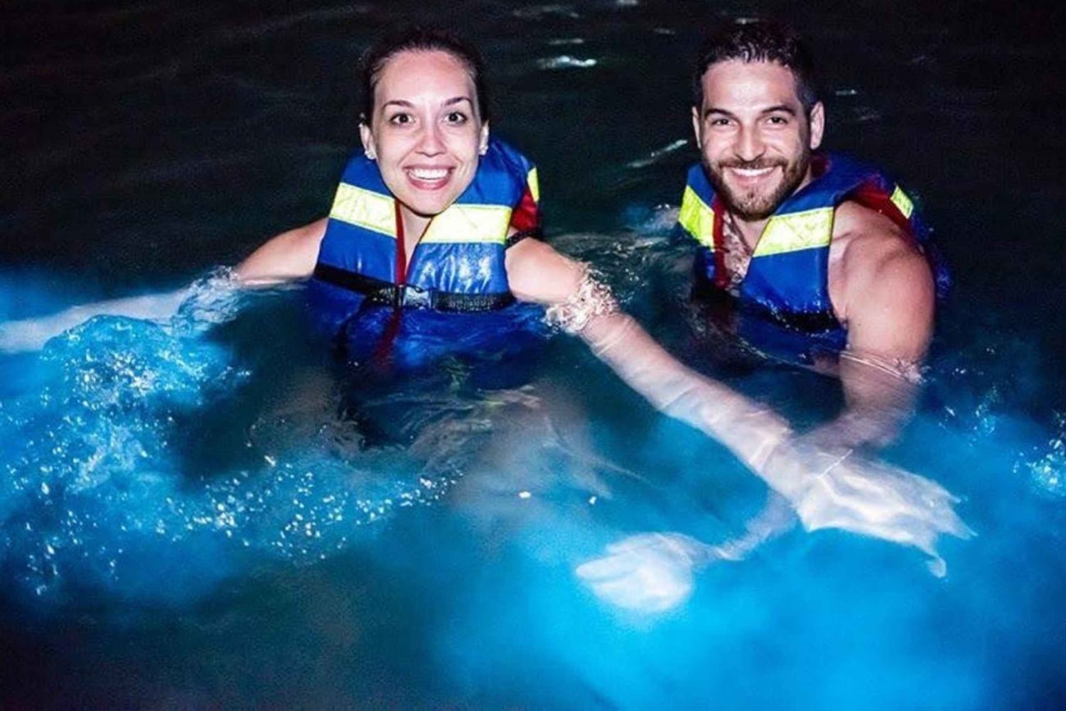 Aproveite a praia de Barú: Aviário + plâncton bioluminescente