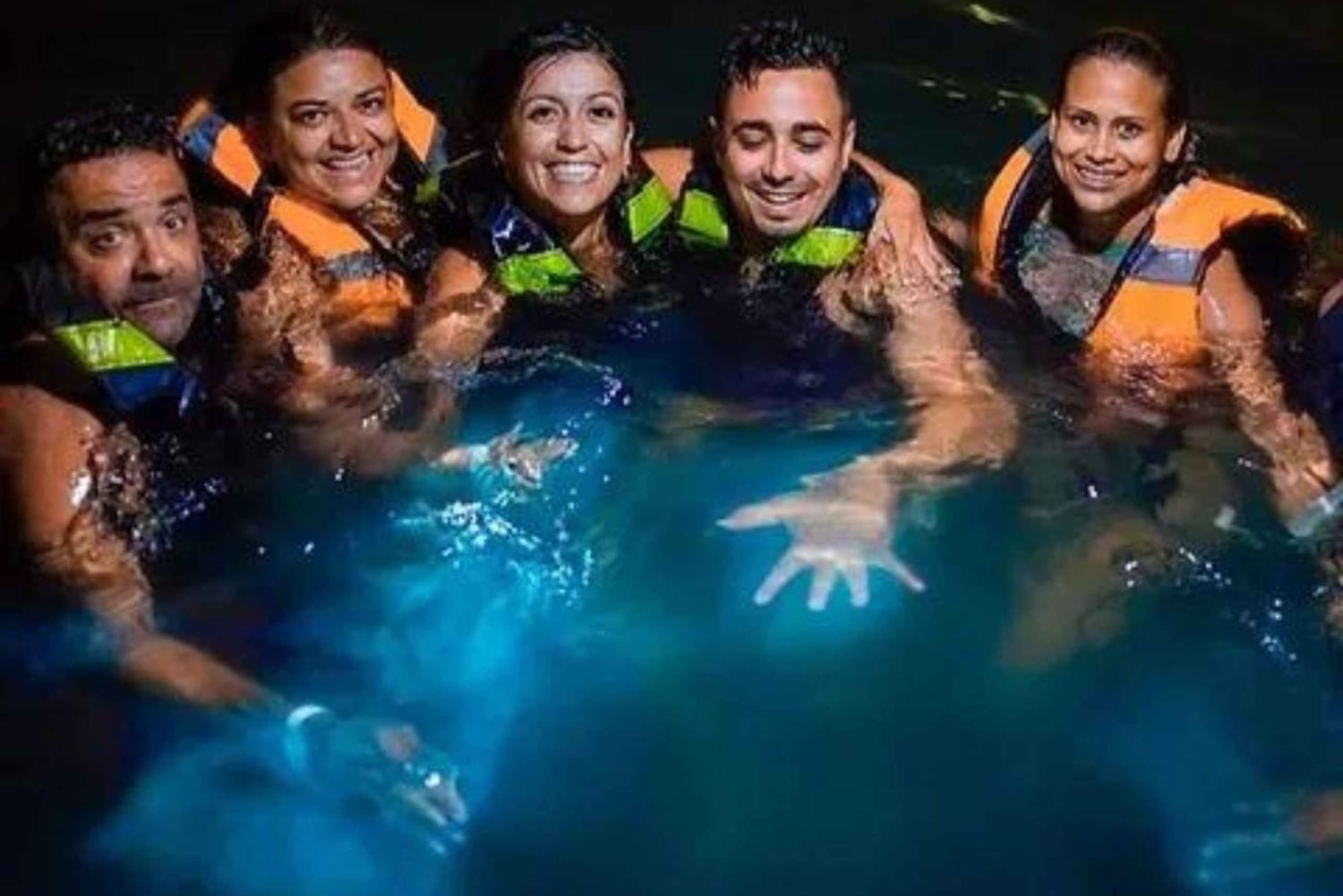 Aproveite a praia de Barú: Aviário + plâncton bioluminescente