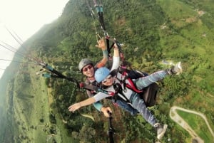 Tour di un giorno in parapendio a Calarca