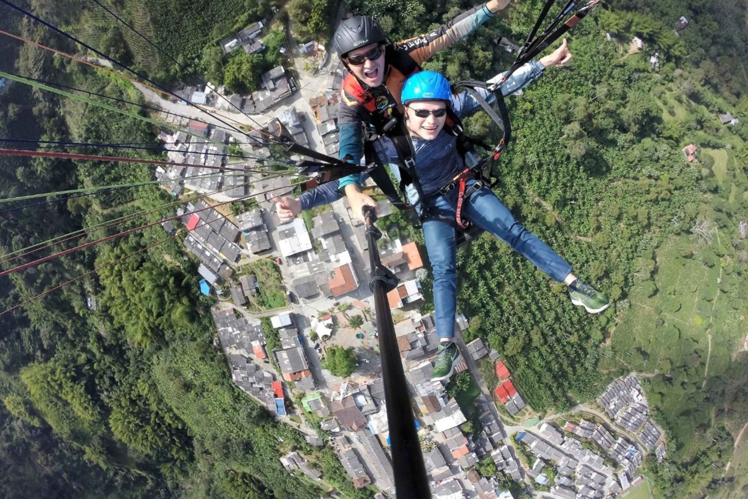 Lentävä laskuvarjoliito päiväretki Calarcassa