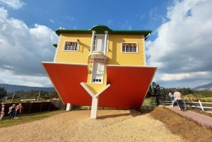 De Bogotá: Explore o vilarejo de Guatavita, a lagoa e a 'Casa Loca'.