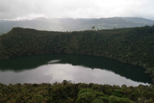 De Bogotá: Explore o vilarejo de Guatavita, a lagoa e a 'Casa Loca'.