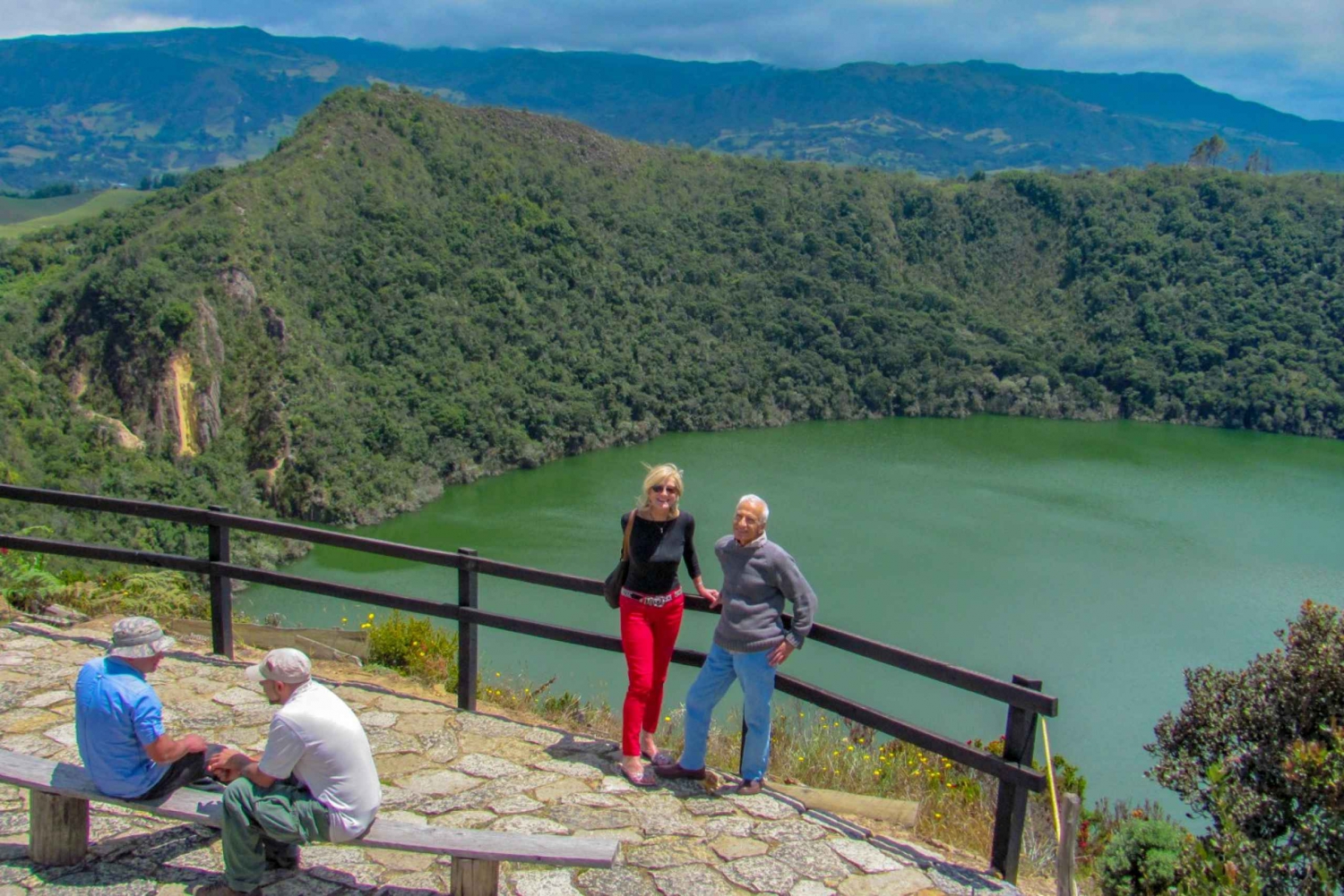 Desde Bogotá: Lago de Guatavita y Excursión a la Catedral de Sal de Zipaquirá