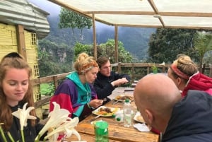 コロンビアで最も高い滝：ラ・チョレラハイキング