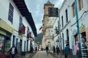 VON BOGOTA: Salzkathedrale und Andrés Carne de Res Tour (Chía)