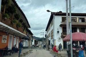 VON BOGOTA: Salzkathedrale und Andrés Carne de Res Tour (Chía)
