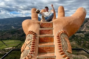 ボゴタ：ヴィラ デ レイバ ラキラ ポソス アズレスなどへのツアー